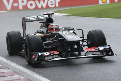 Nico Hülkenberg a toda velocidad con los neumáticos intermedios