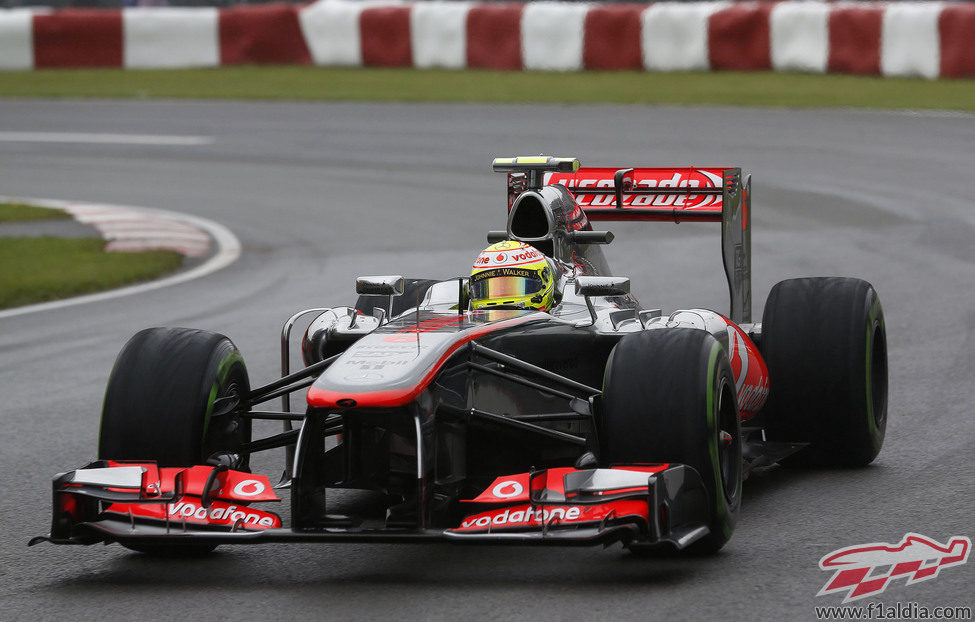 Sergio Pérez va al límite del MP4-28 con intermedios