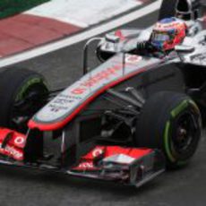 Jenson Button naufraga con los intermedios