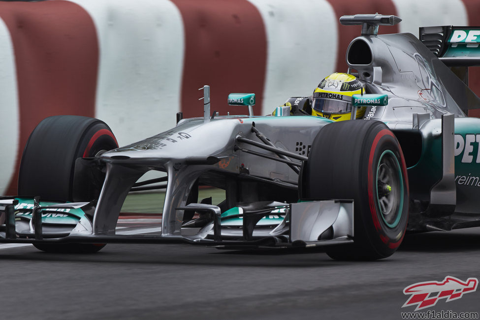Nico Rosberg rueda con el neumático superblando
