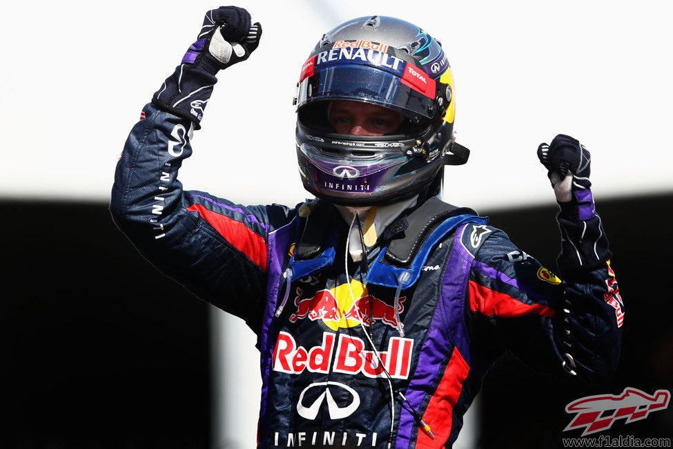 El puño ganador de Sebastian Vettel