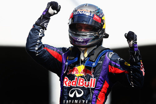 El puño ganador de Sebastian Vettel