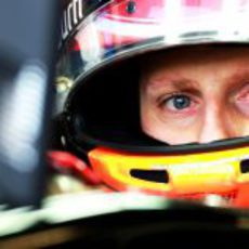 Mirada pensativa de Romain Grosjean