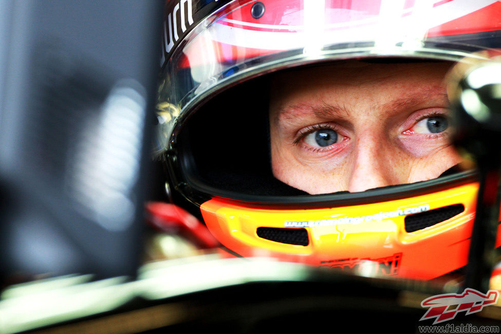 Mirada pensativa de Romain Grosjean