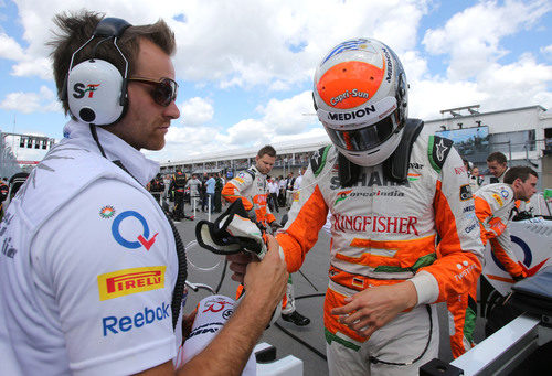 Adrian Sutil sale del coche tras colocar su VJM06 en la parrilla de salida del GP de Canadá 2013