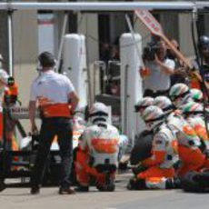 Buen 'pit-stop' para Adrian Sutil