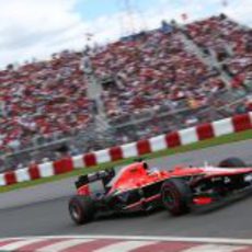 Jules Bianchi toma una curva en el Gilles-Villeneuve