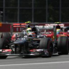 Nico Hülkenberg rueda delante de Felipe Massa
