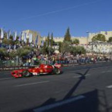 Giancarlo Fisichella rueda por las calles de Jerusalén