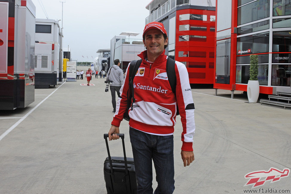 Pedro de la Rosa llega a Gran Bretaña con Ferrari