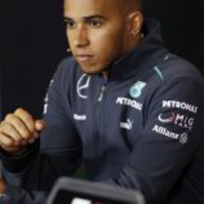 Lewis Hamilton durante la rueda de prensa FIA en Silverstone