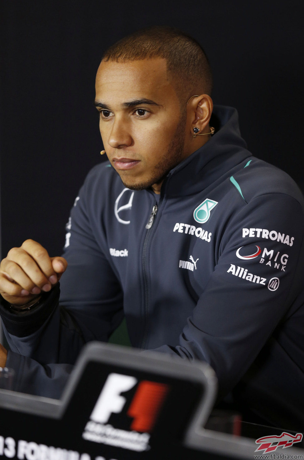 Lewis Hamilton durante la rueda de prensa FIA en Silverstone