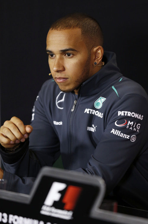 Lewis Hamilton durante la rueda de prensa FIA en Silverstone