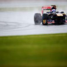 Jean-Eric Vergne rueda con neumáticos de lluvia extrema