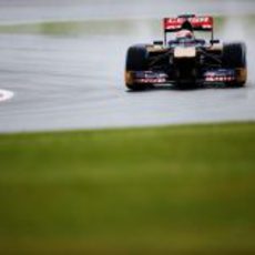 Jean-Eric Vergne afronta una de las curvas de Silverstone