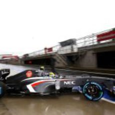 Esteban Gutierrez sale del box de Sauber en Silverstone