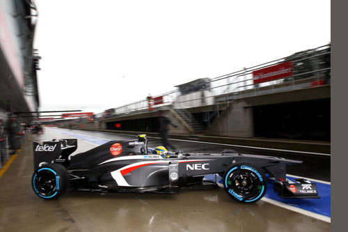 Esteban Gutierrez sale del box de Sauber en Silverstone