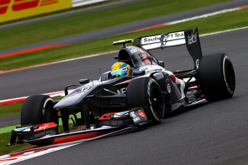 Esteban Gutiérrez con el Sauber en una de las curvas de Silverstone