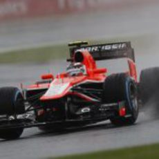 Max Chilton levanta una gran estela con los neumáticos de lluvia extrema