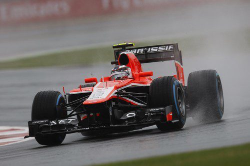 Max Chilton levanta una gran estela con los neumáticos de lluvia extrema