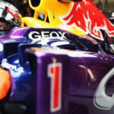 Sebastian Vettel concentrado dentro de su RB9