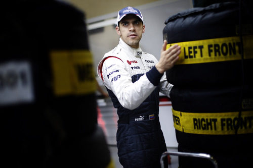 Pastor Maldonado sostiene sus neumáticos