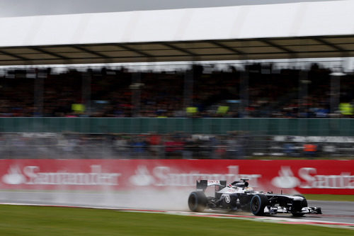 Pastor Maldonado saca el máximo partido de su FW35 sobre mojado