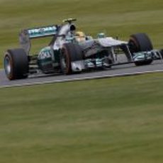 Lewis Hamilton con el neumático duro