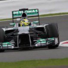 Nico Rosberg realiza probaturas con el neumático medio de Pirelli