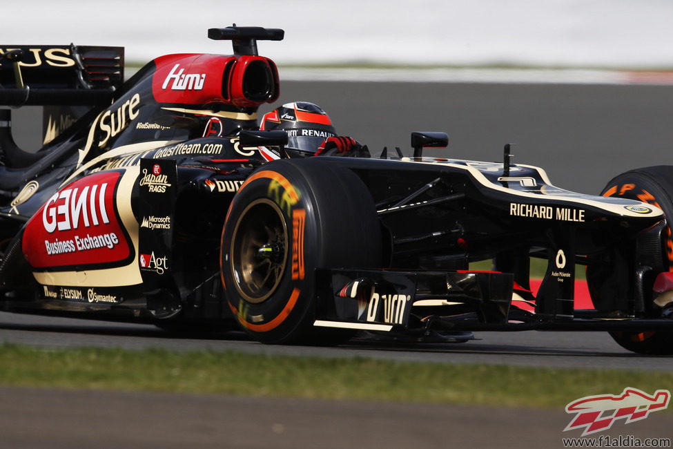 Kimi Räikkönen rueda con el duro en Silverstone