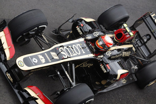 Romain Grosjean sale con el compuesto medio en Silverstone