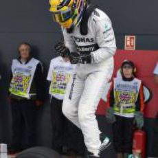 Lewis Hamilton, contento tras lograr la pole