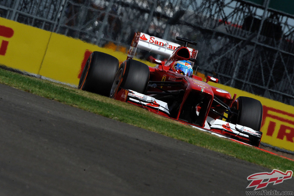 Fernando Alonso clasificó décimo en Silverstone