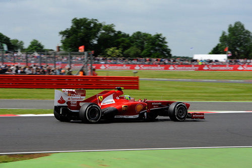 Felipe Massa prueba el ritmo del F138 con el compuesto medio