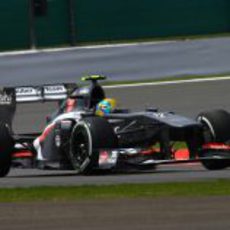 Esteban Gutiérrez afronta una curva de Silverstone