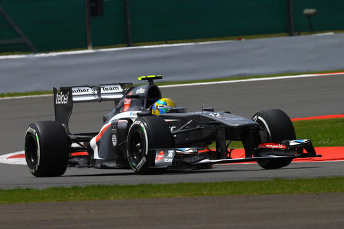 Esteban Gutiérrez afronta una curva de Silverstone