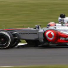 Jenson Button rueda en los Libres 3 de Silverstone