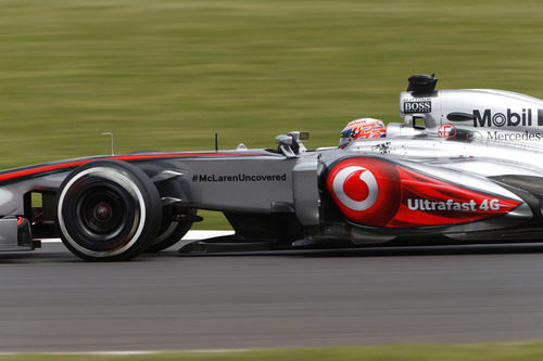 Jenson Button rueda en los Libres 3 de Silverstone