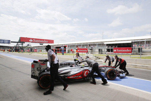 Sergio Pérez regresa al box de McLaren