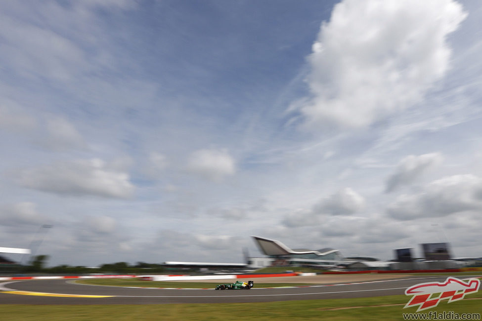 Giedo van der Garde maneja su CT03 en el trazado de Silverstone