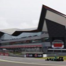 Charles Pic a por otra de las curvas del trazado de Silverstone