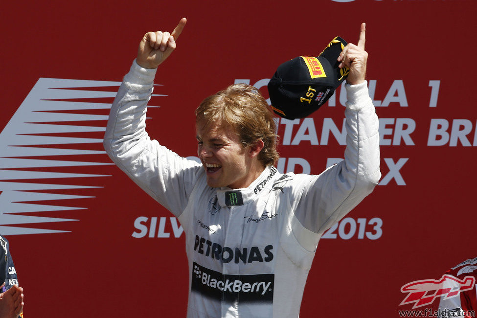 Nico Rosberg gana en Silverstone