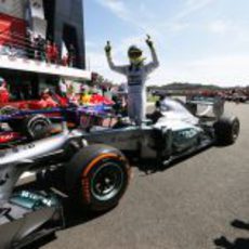 Nico Rosberg celebra su victoria en Silverstone