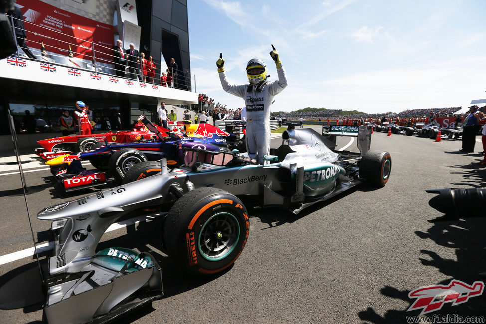 Nico Rosberg celebra su victoria en Silverstone