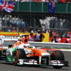 Paul di Resta gestiona su remontada en Silverstone