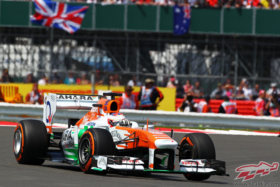 Paul di Resta gestiona su remontada en Silverstone