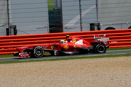 El neumático de Felipe Massa también reventó
