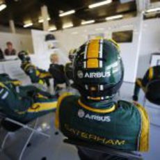 El equipo Caterham observa atentamente la carrera de sus pilotos