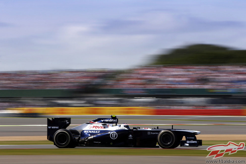 Valtteri Bottas lucha por llevar su Williams a buen puerto 