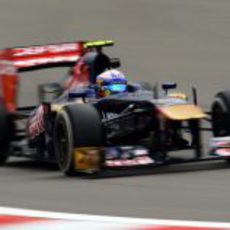 Daniel Ricciardo rueda con los medios por Nürburgring